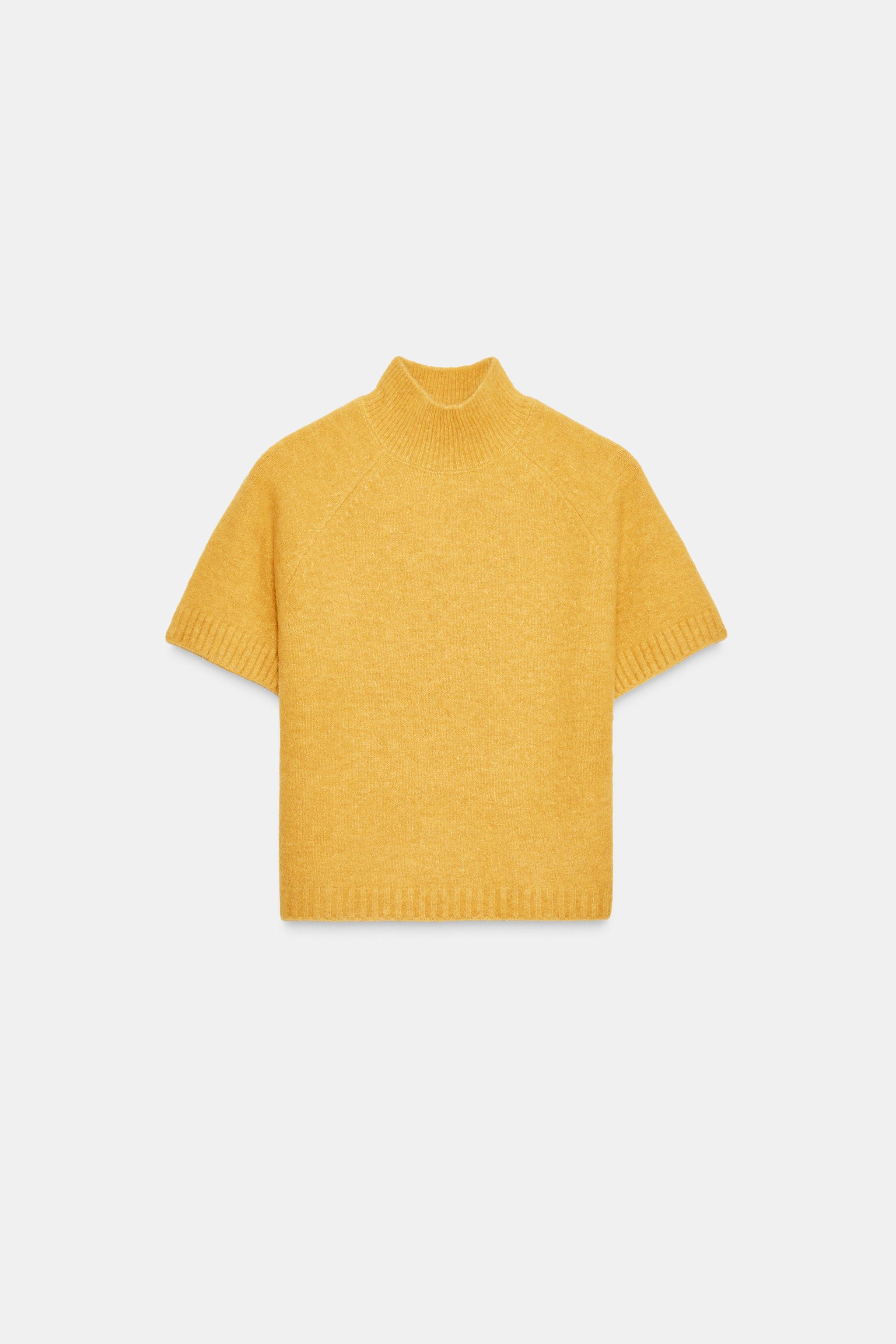 HAUT EN MAILLE DOUCE À MANCHES COURTES